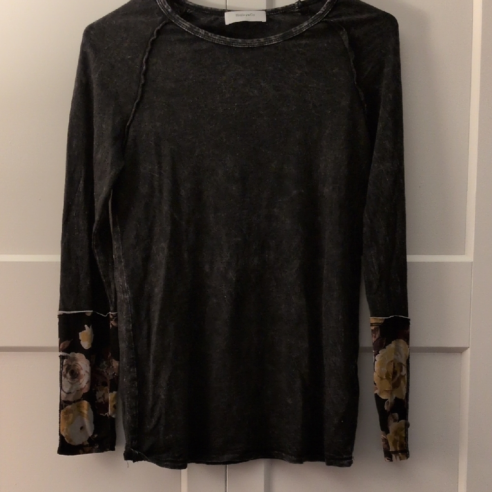 Hailey & Co.Women's Black Floral Sleeve Top